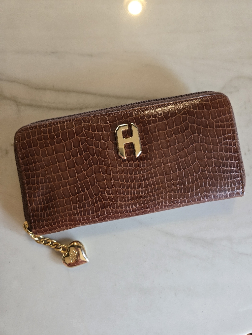 𝅺Fred Hayman 273 Beverly Hills Leather Croc Embossed Wallet